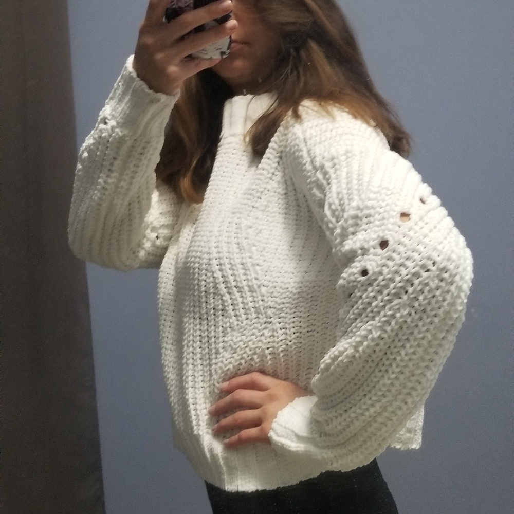 Hollister cropped cream sweater